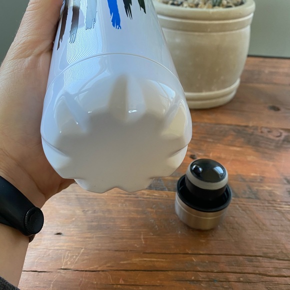 Thin blue line stainless steel water bottle - Picture 4 of 5